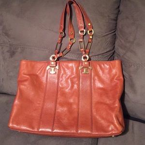🎉Tory Burch cognac brown leather purse!